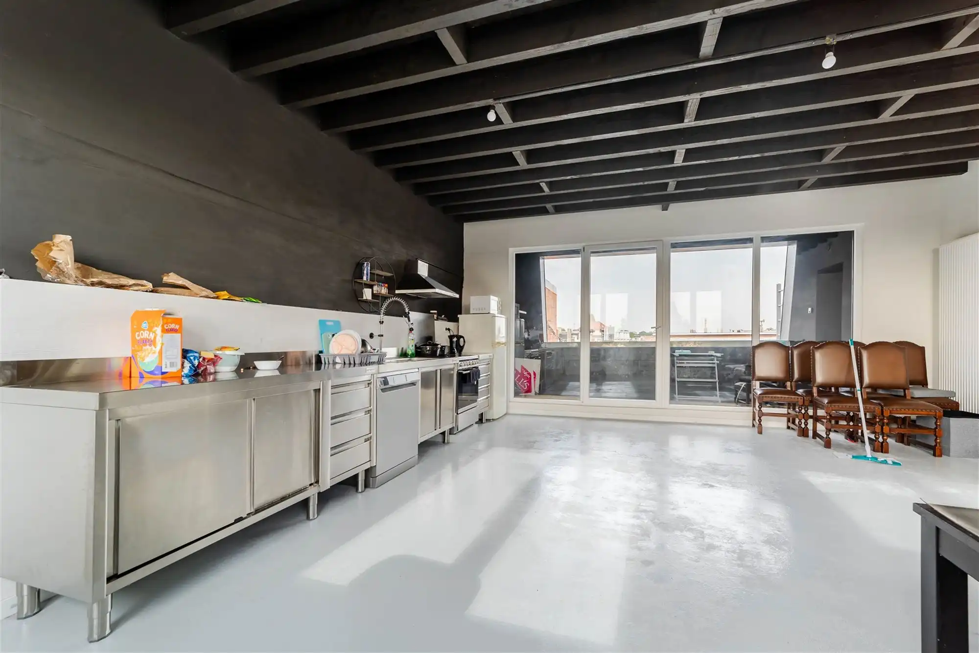 Dakappartement met 3 slaapkamers en terras te Merksem foto 3