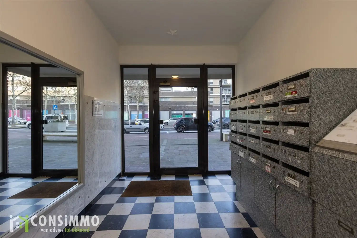 Appartement met ruim terras en 2 slaapkamers in het centrum van Genk foto 4