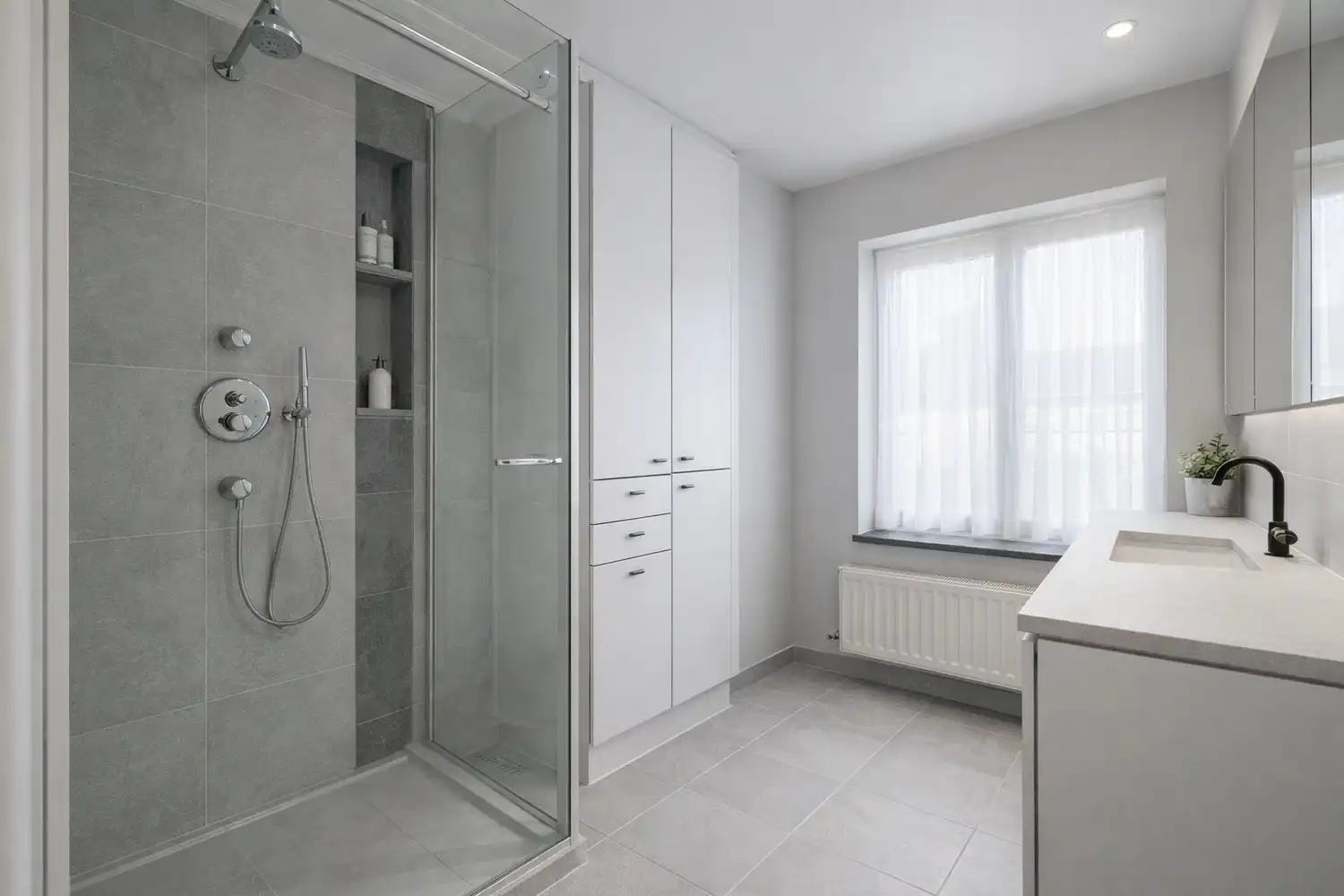 Ruime gezinswoning op een mooi perceel in de Witte Wijk foto 23