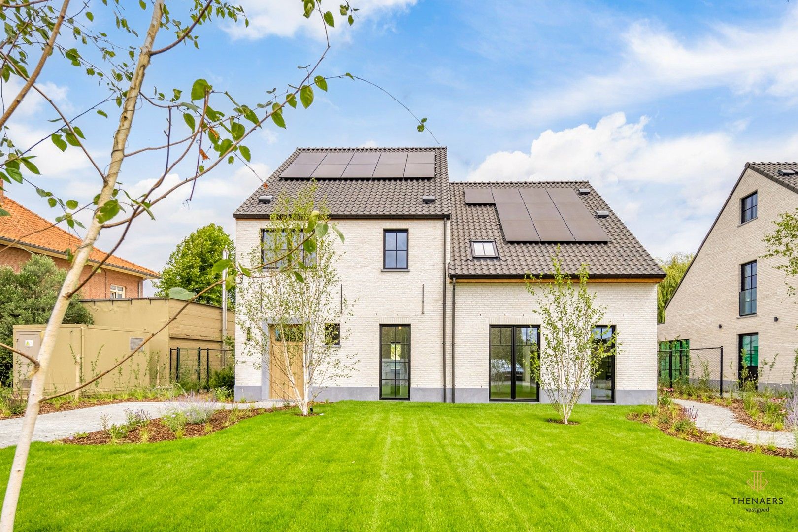 INSTAPKLARE LUXE EN ENERGIEZUINIGE NIEUWBOUWWONING MET 3 SLAAPKAMERS EN AANGELEGDE TUIN. foto 2