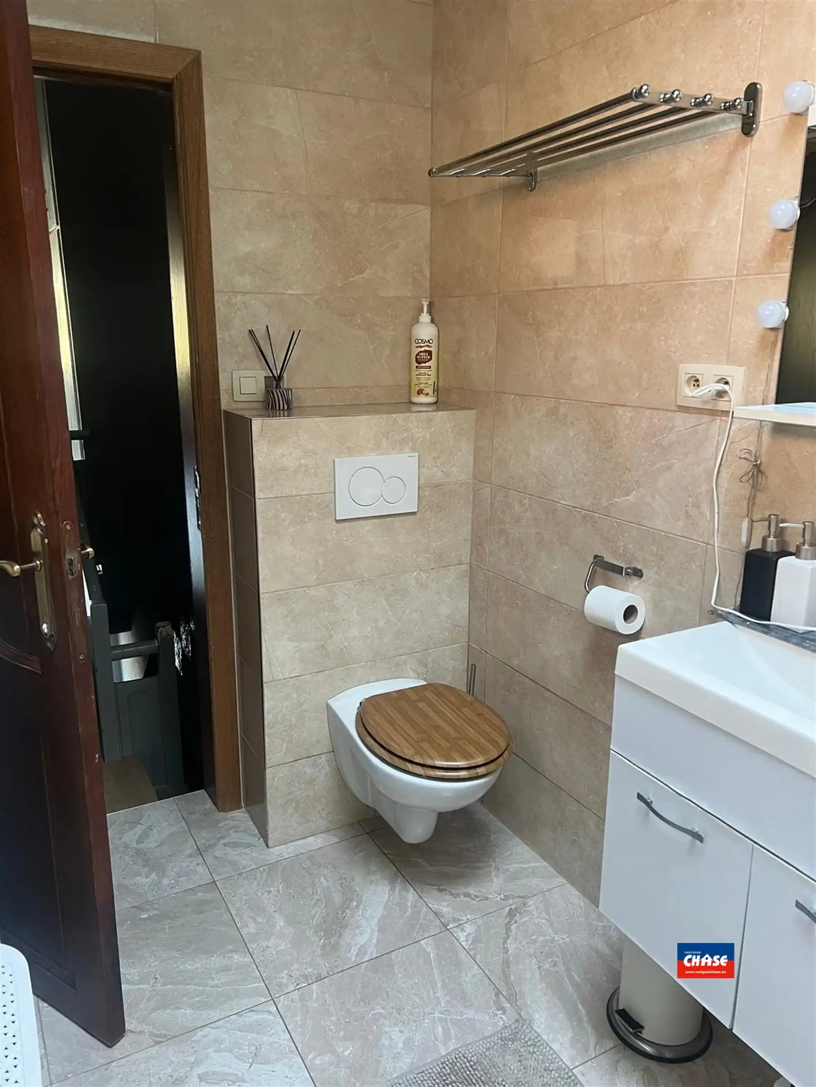 Instapklare bel-étage met 2 slpks, garage en tuin foto 13