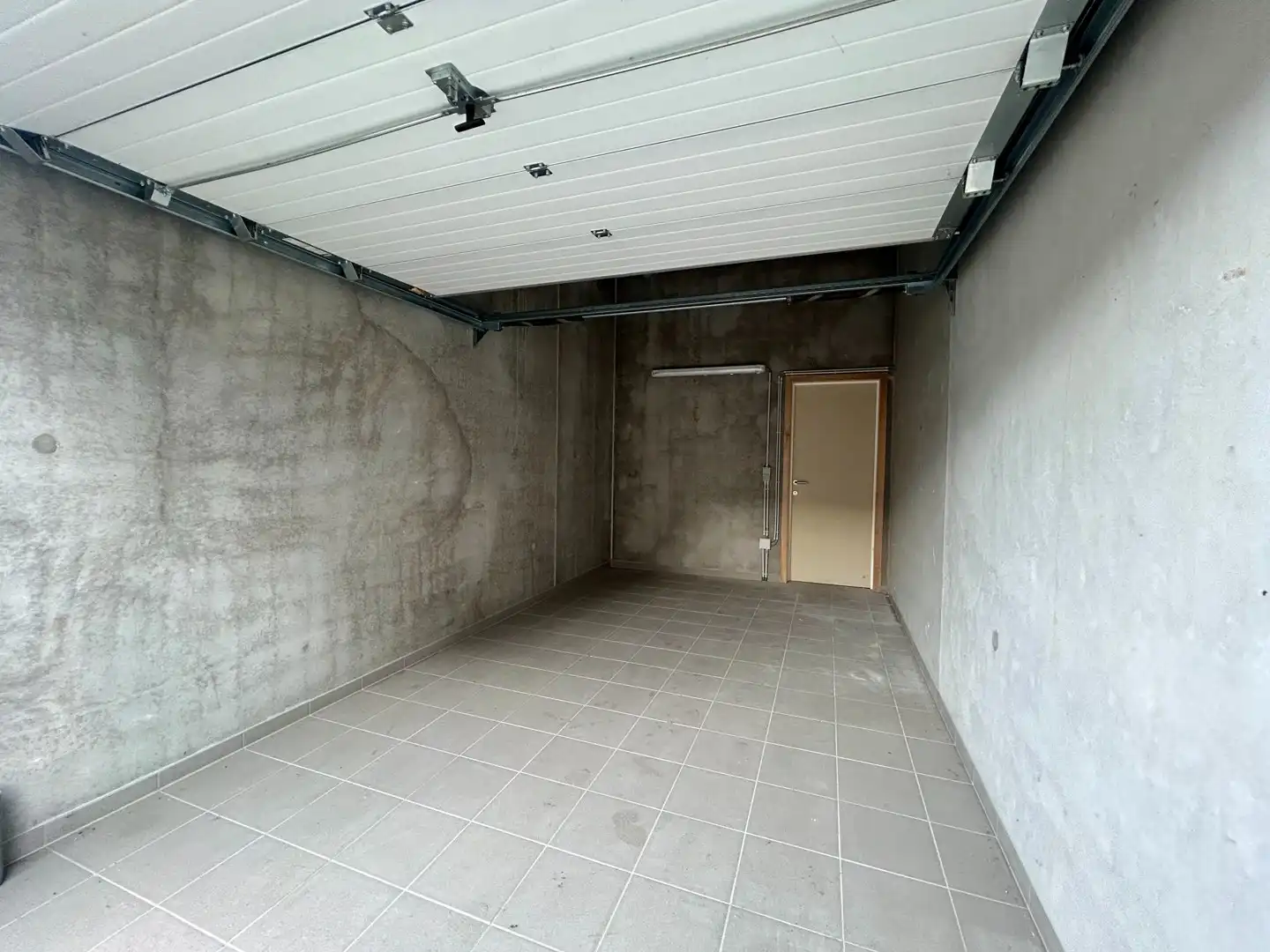 Ruime garagebox in residentie Luminis te centrum Meulebeke! foto 4