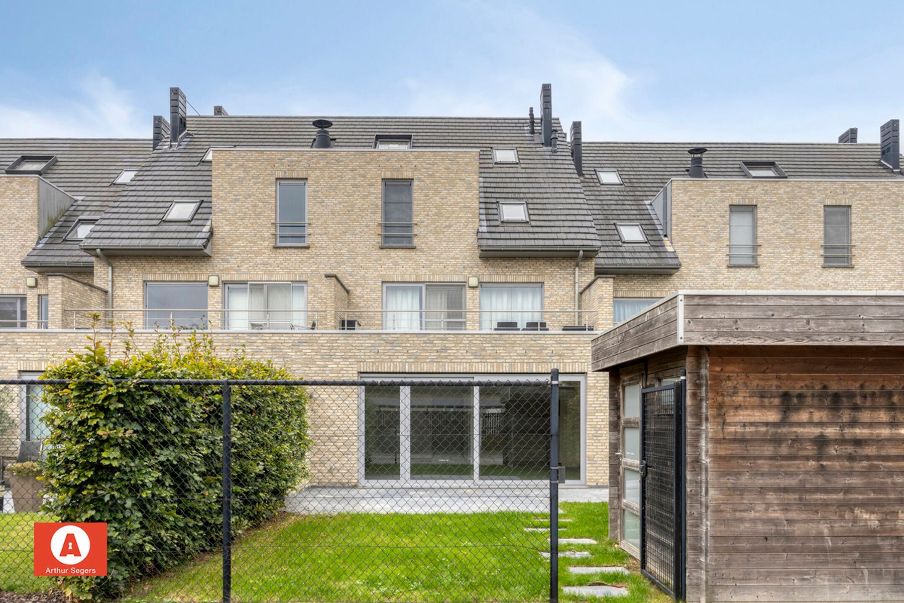 Recent Gelijkvloers appartement met tuin en parkeerplaats. foto 3