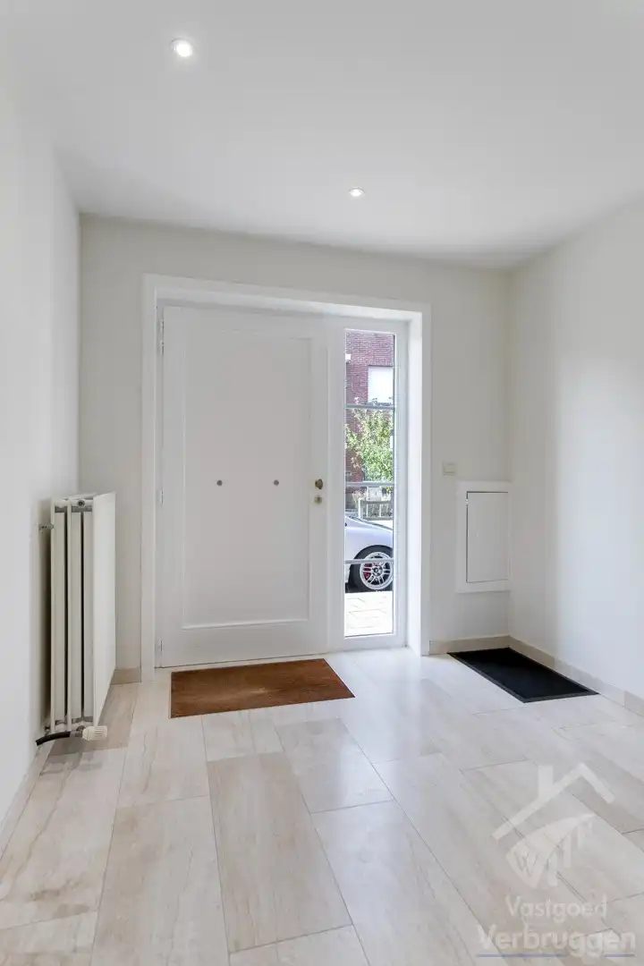 Instapklare moderne woning met 3 slaapkamers, bureau en dubbele garage foto 2