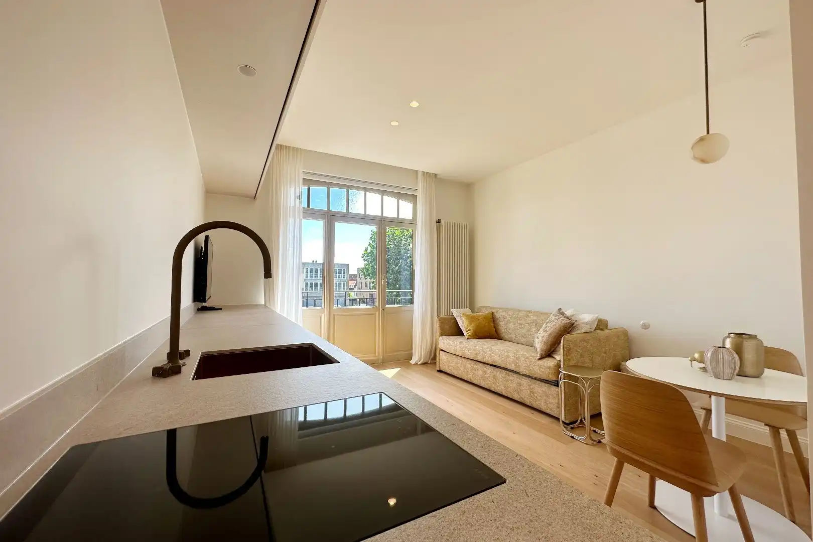 Gerenoveerde luxe studio achterzijde Zeedijk foto 3