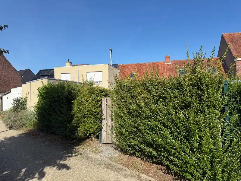 Te renoveren rijwoning met uitgang achteraan! foto 10