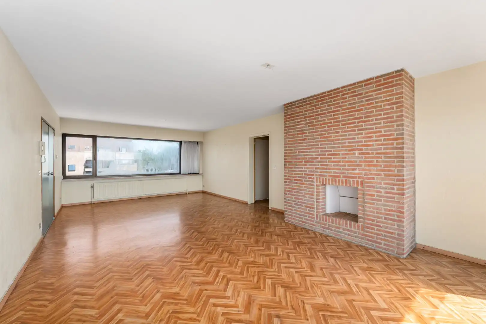 Te renoveren lichtrijk appartement met garage te Kristus-Koning (Brugge) foto 4