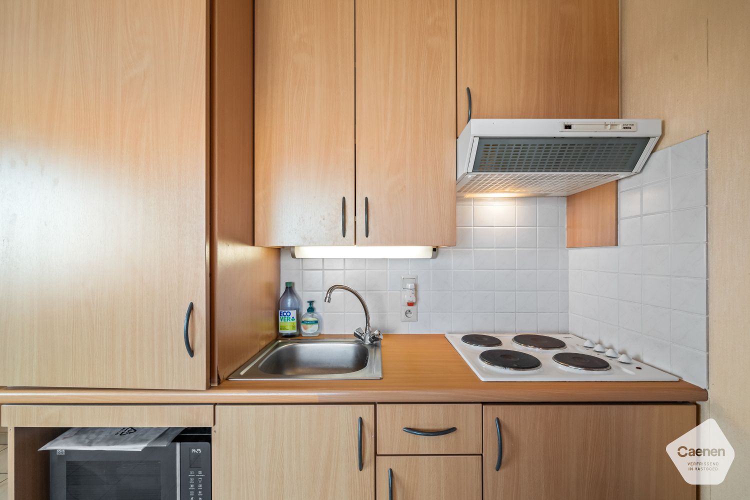 Lichtrijke studio met een prachtig uitzicht op zowel de zee als het hinterland foto 7