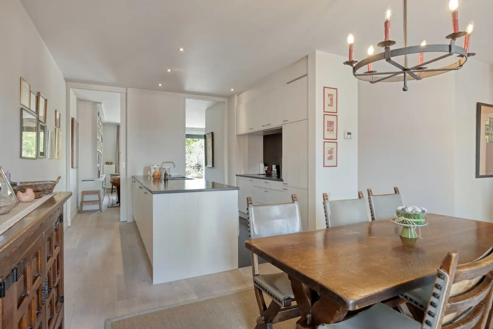 Schitterend 2 slpk appartement met riant terras en garagebox foto 6