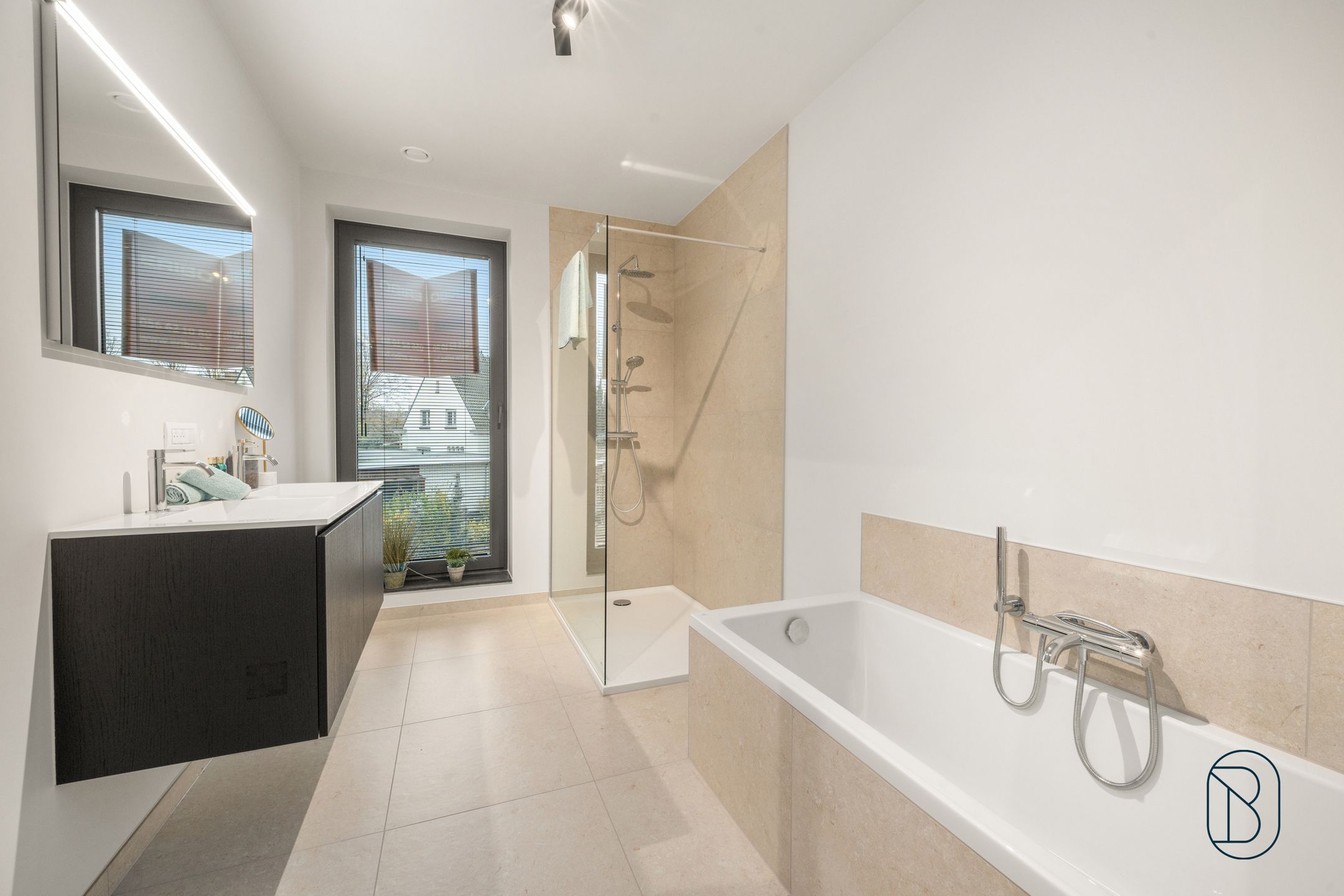 Kwalitatief afgewerkte nieuwbouw  (HOB) met 3 slk, E-peil 0.  foto 14