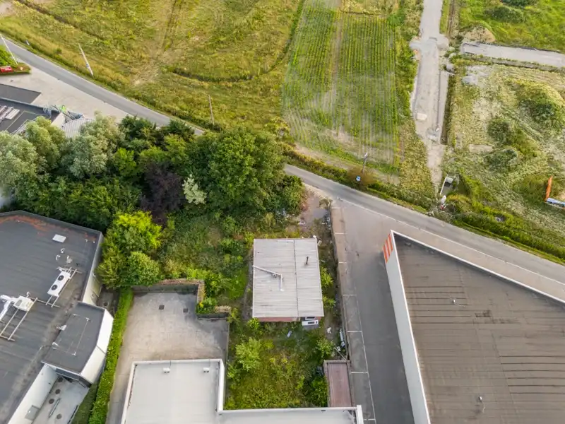 Roeselare-Brugsesteenweg. BOUWGROND + VERGUNDE PLANNEN voor  het bouwen van LOODS 486m2 & LOFT.  Unieke ontwikkelingszone op uitstekende ligging.  Perceel / tuin inclusief +/- 1080 m2. foto 11