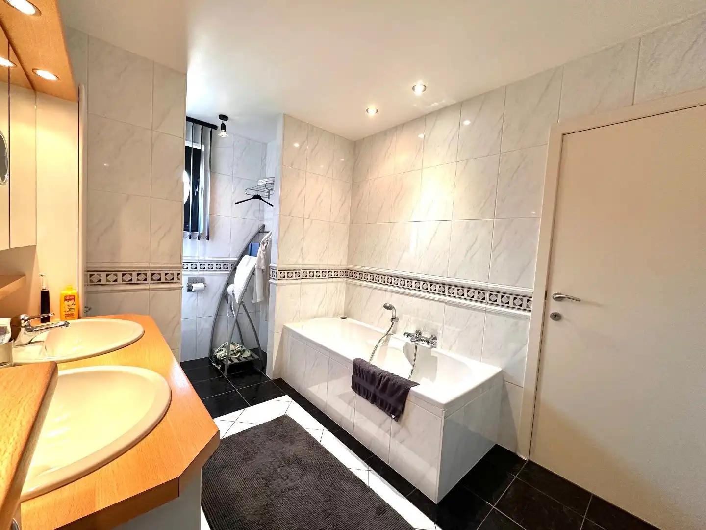 Zeer ruime, moderne gezinswoning op toplocatie in Tongeren foto 27