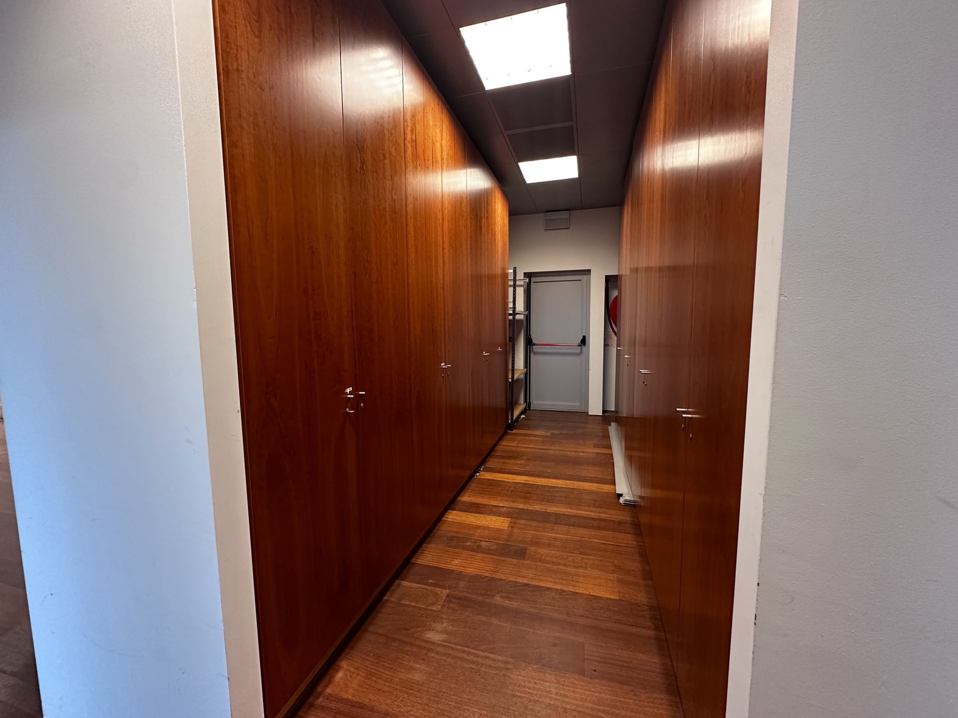 Modern Kantoor met Uitzicht en Strategische Ligging foto 16