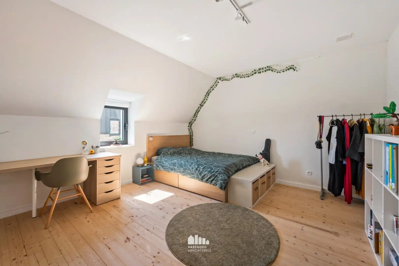 Volledig gerenoveerde woning met 5 slaapkamers, zonnige tuin en garage foto 27