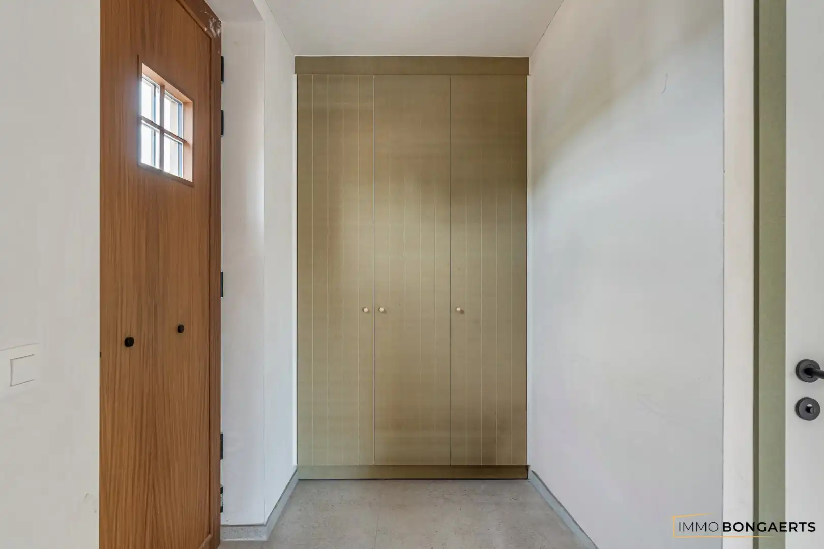 Volledig afgewerkte nieuwbouwwoning met 4 slaapkamers. foto 3