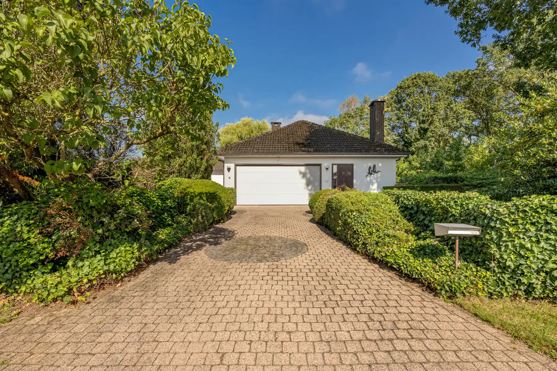 Te renoveren gelijkvloerse woning op ca. 1400 m² foto 2