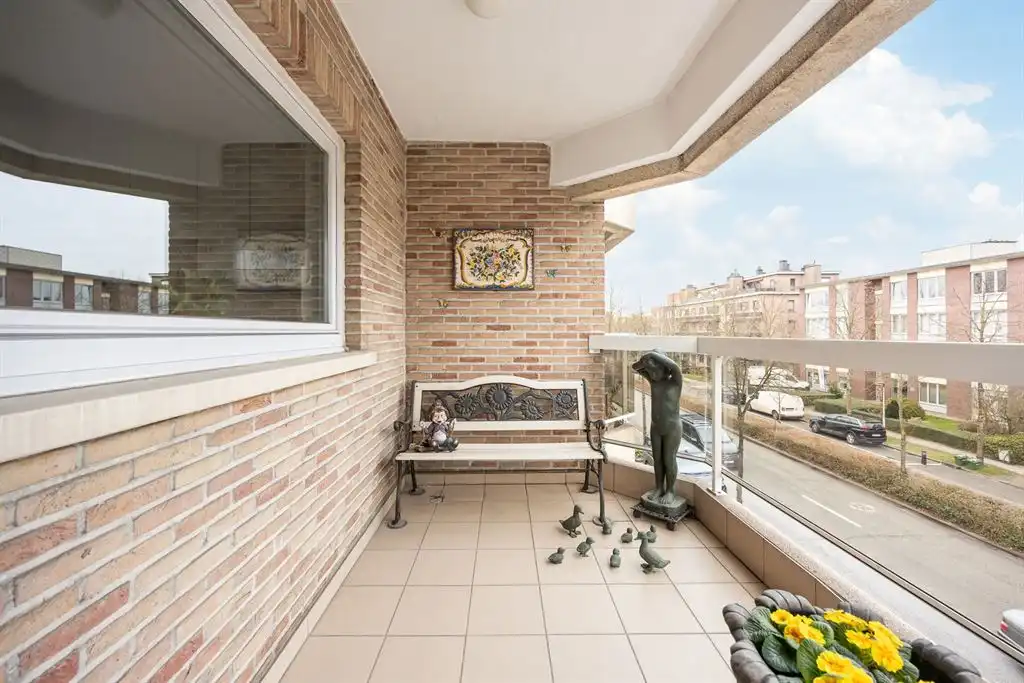 Groot hoekappartement met bijzonder veel lichtinval op de 2e verdieping foto 7