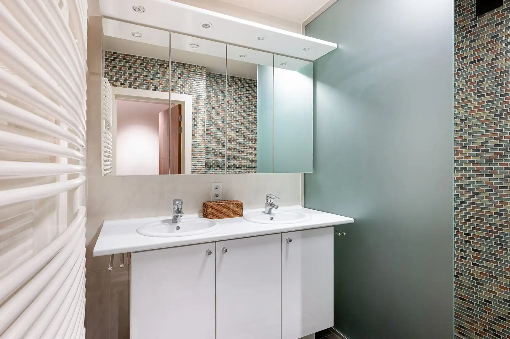 Lichtrijk appartement van 100 m² met terras, gelegen in de Koningslaan. foto 18