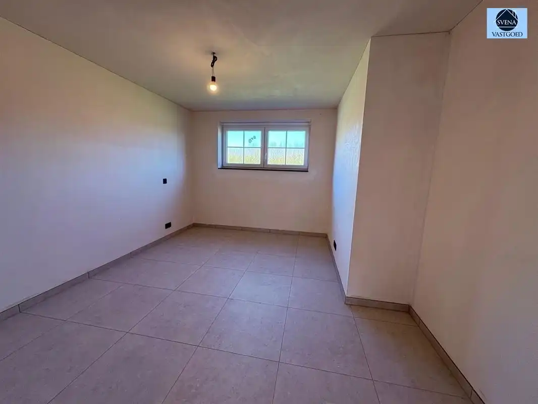  HALFOPEN NIEUWBOUWWONING MET 3 SLAAPKAMERS EN TUIN foto 9