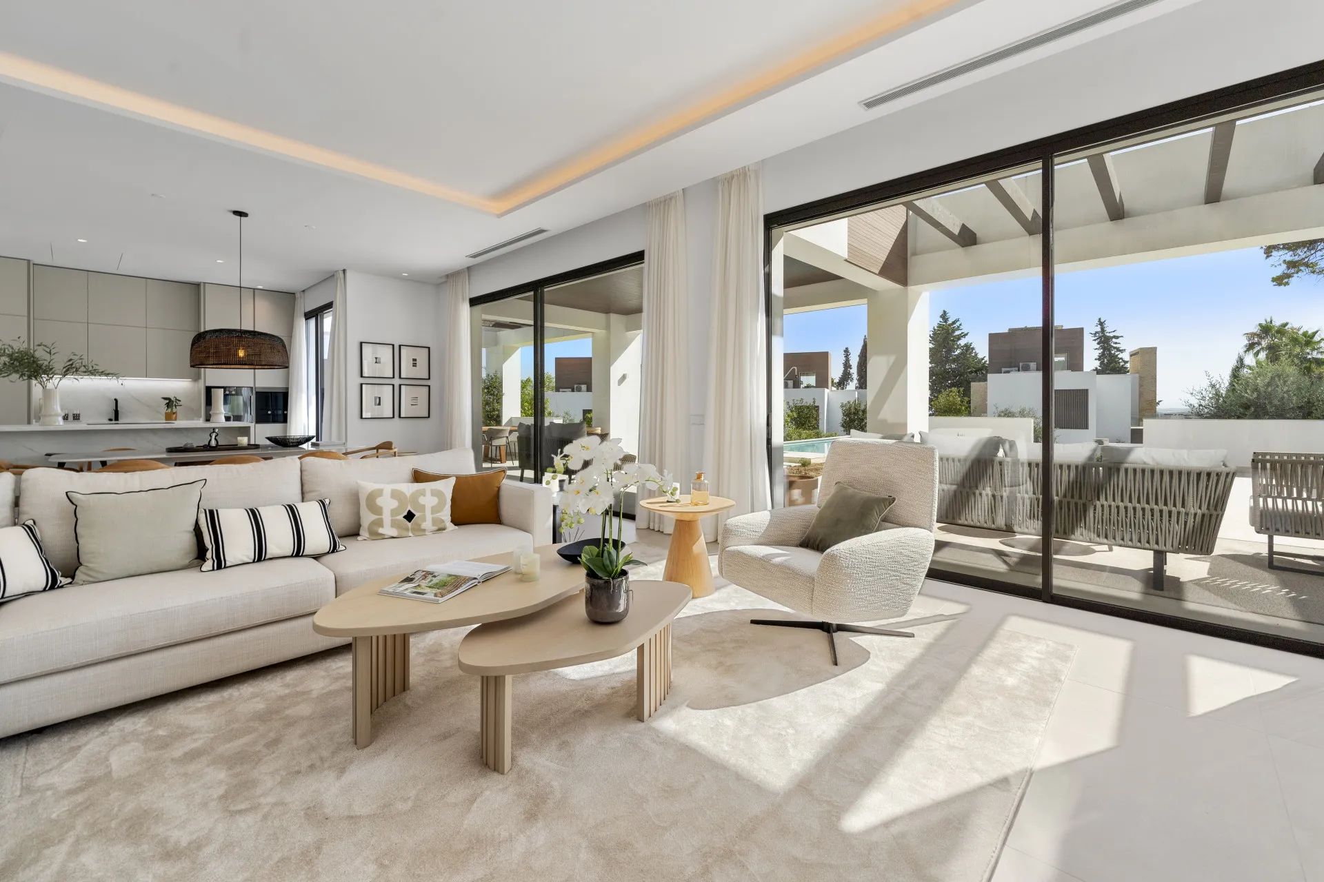 Exclusieve luxe aan de Golden Mile: ruime villa met ongekende elegantie in Marbella foto 13