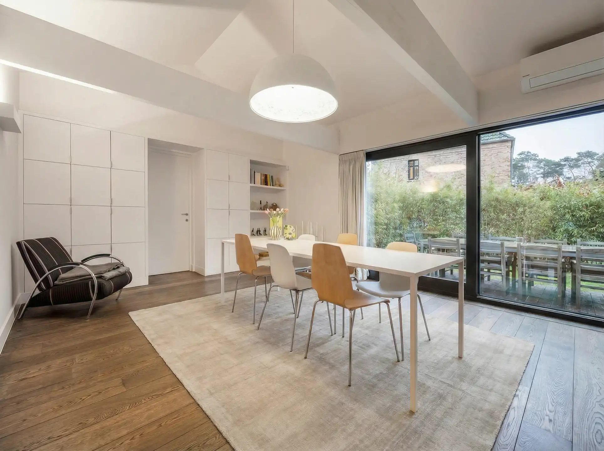 Karakterwoning met brutalistische gevel  in Hof ter Linden foto 8