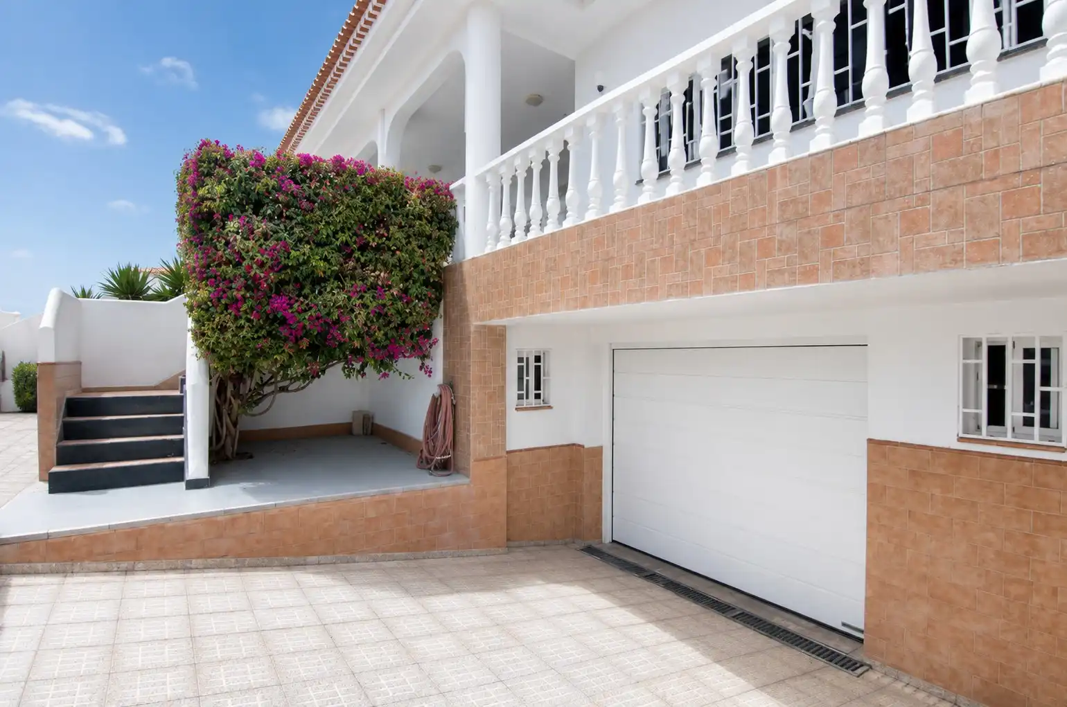 Vrijstaande villa met ruime tuin en open uitzicht in Valle San Lorenzo foto 8