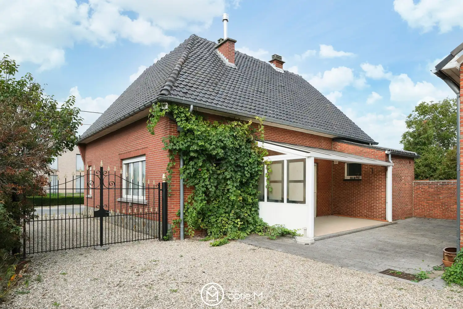 Charmante woning te koop in Bilzen-Hoeselt – verrassend ruim en met veel potentieel foto 4