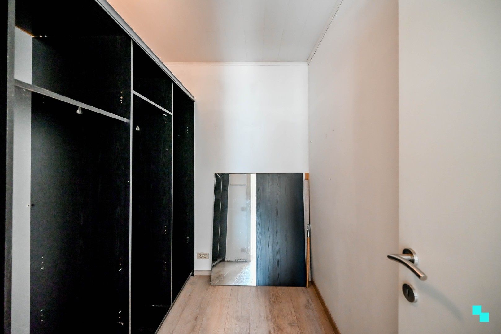 Goed onderhouden woning in het centrum van Oostrozebeke! foto 17