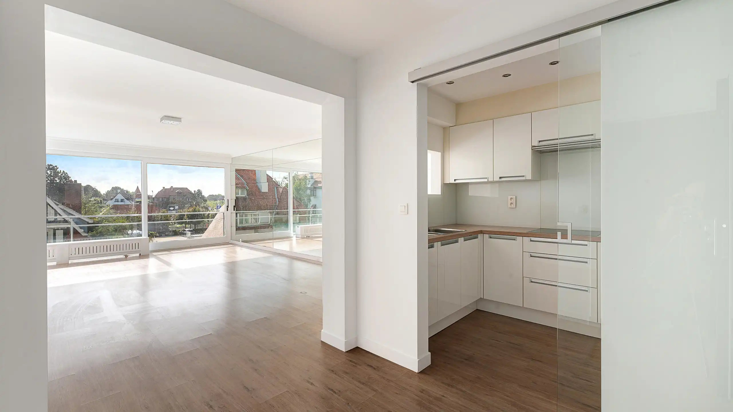 Ruim 1-slaapkamerappartement op toplocatie Kustlaan – Zoute foto 5
