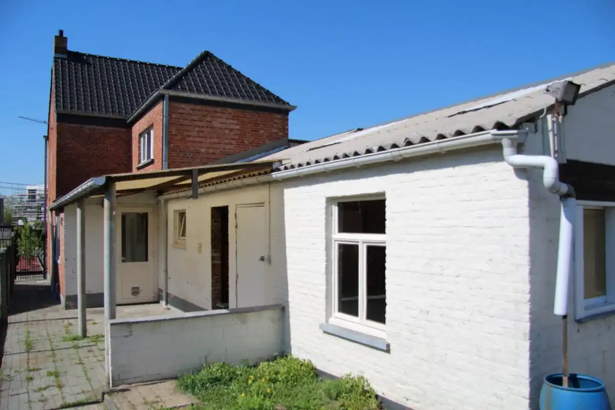 Woning met 2 slaapkamers, stalling en diepe tuin foto 14