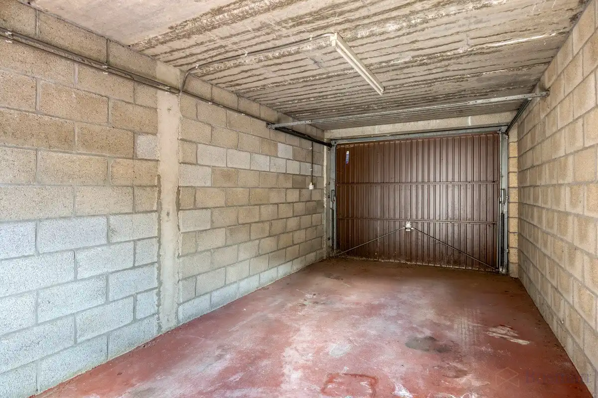 Te renoveren woning met 5 garageboxen te koop in Ham foto 19