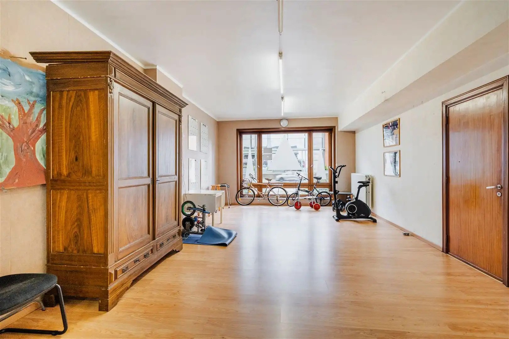 Commercieel uitstekend gelegen woning met tal van mogelijkheden foto 14