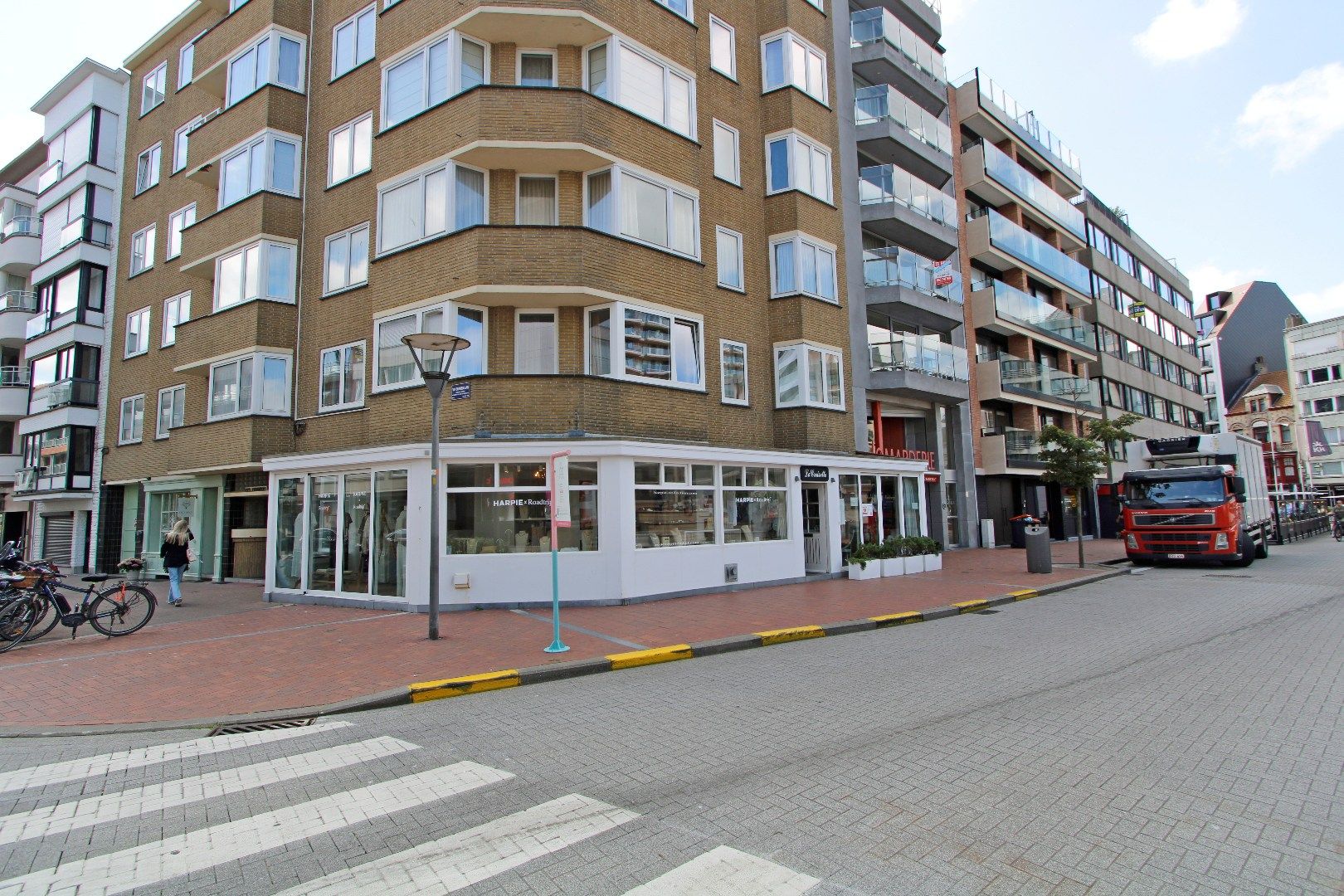 ()=>{if(producerUpdateValueVersion(node),producerAccessed(node),node.value===ERRORED)throw node.error;return node.value} Van Bunnenplein 24 - - 8300 Knokke-Heist