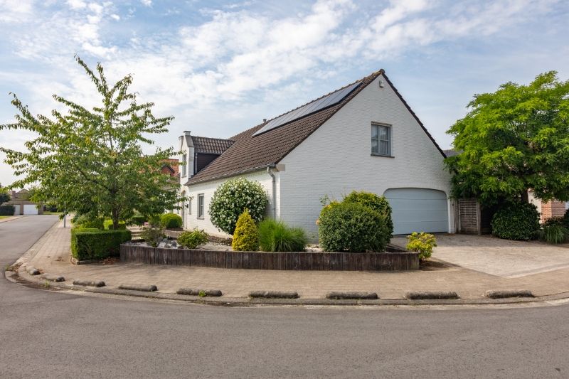 Rustig gelegen, ruime alleenstaande woning (296m² bruikbare vloeroppervlakte volgens EPC) met 4 slaapkamers, garage en tuin. foto 3