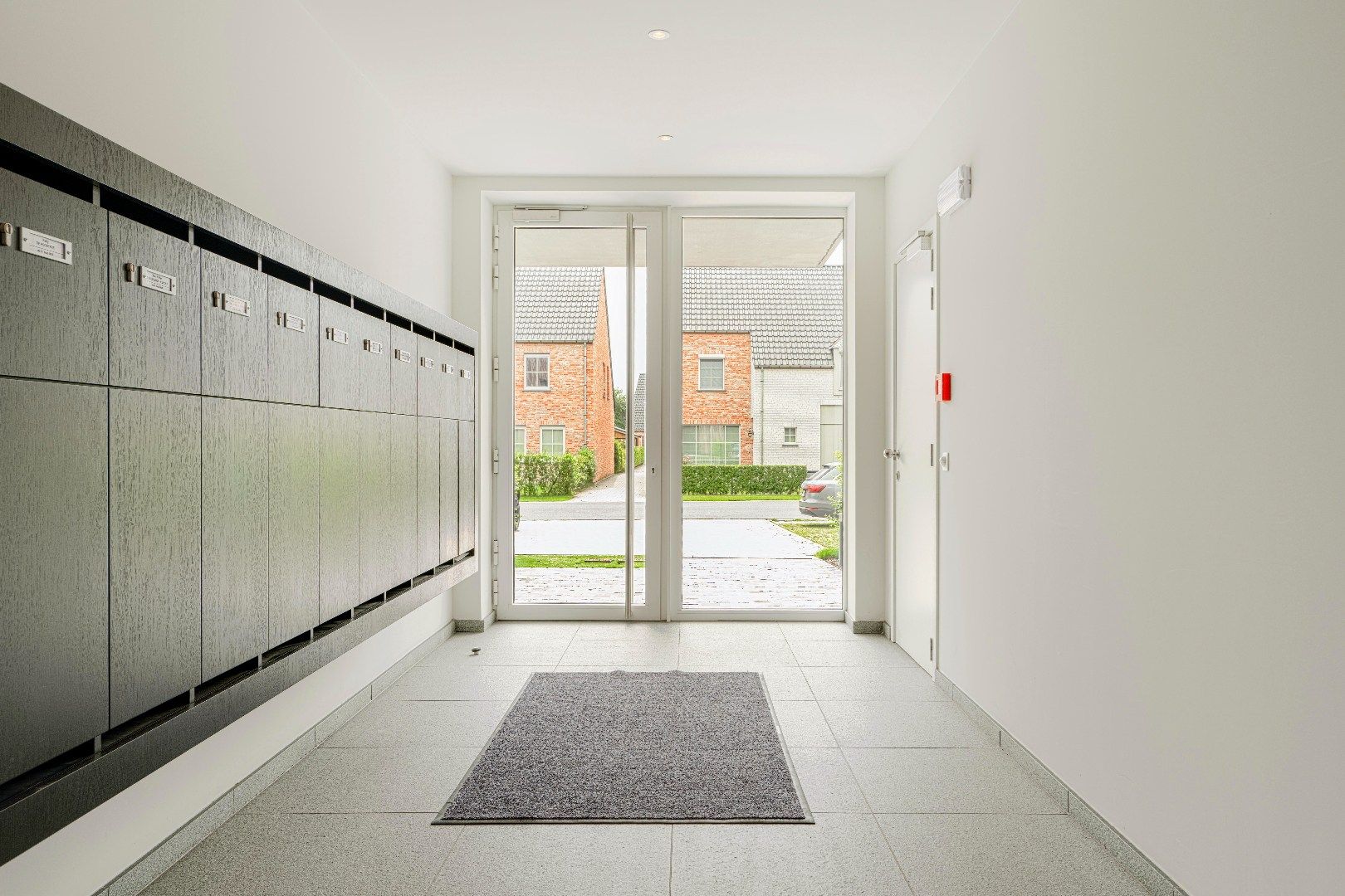 PERFECT INSTAPKLAAR GELIJKVLOERS APPARTEMENT (BJ 2016) foto 10