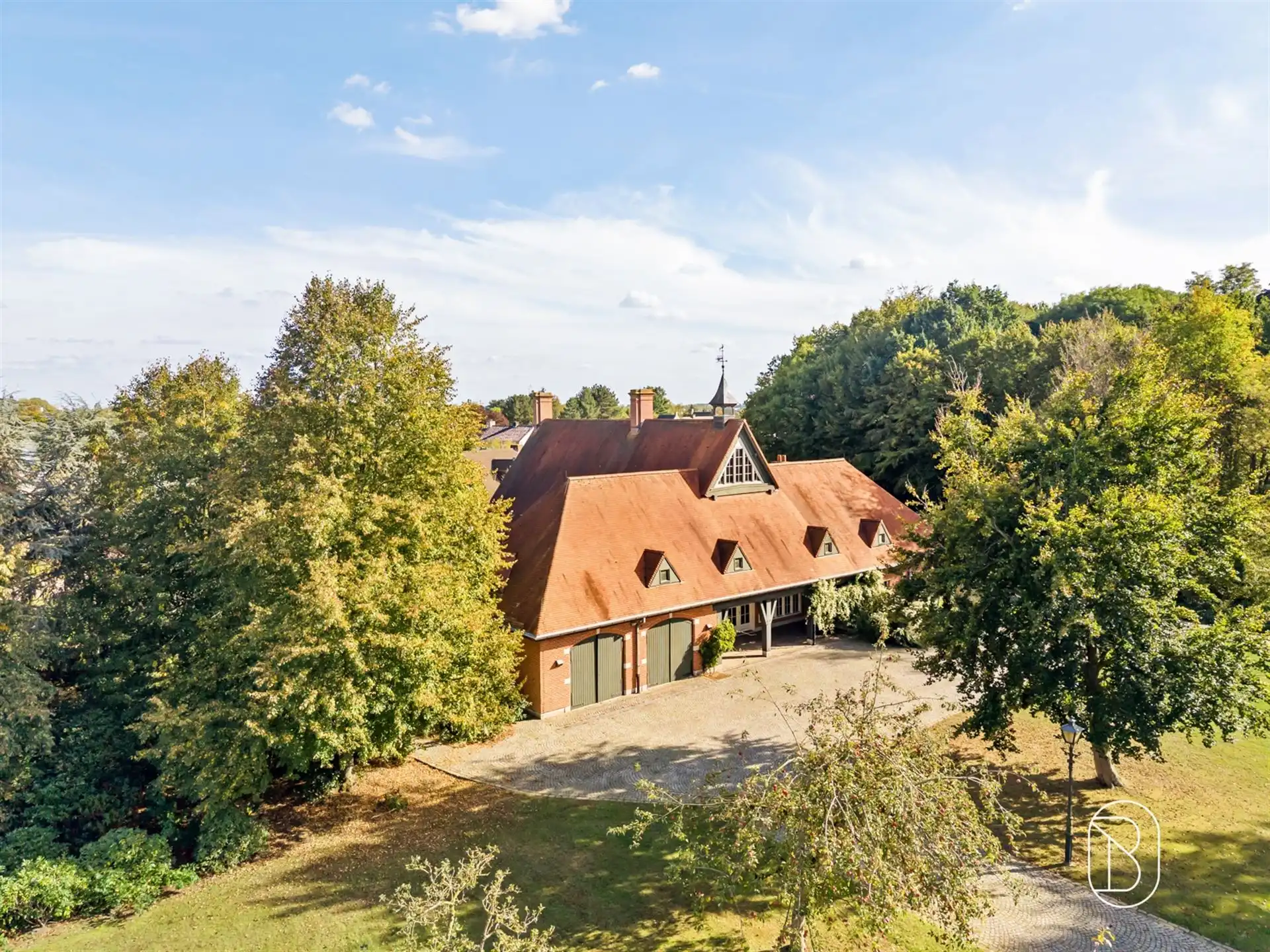 Landhuis-villa in Deerlijk omgeven door groen met 4 kamers foto 3
