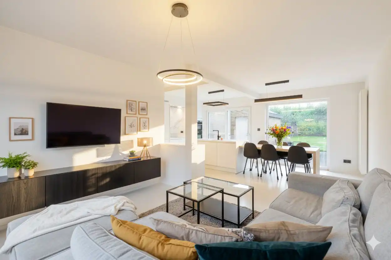 Prachtige moderne woning met hoogwaardige afwerking en  tuin foto {{pictureIndex}}