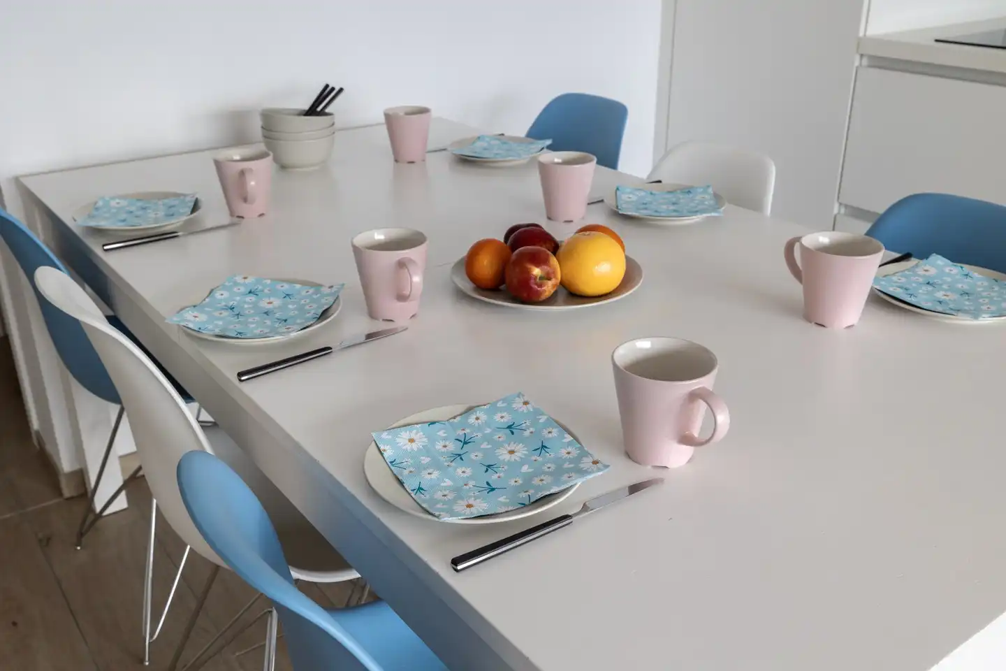 Prachtig frontaal zeezicht – volledig gerenoveerde studio op de zeedijk van Mariakerke foto 7