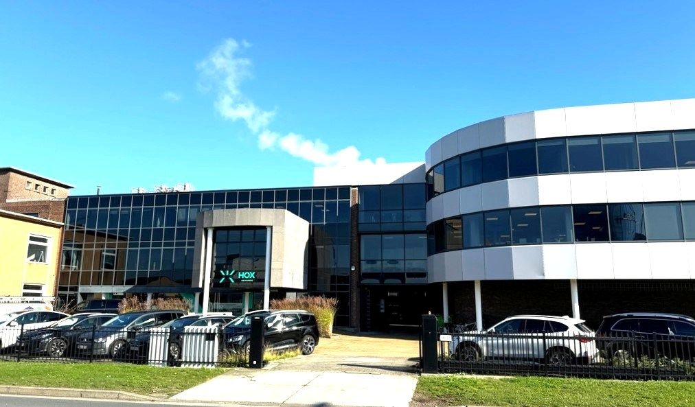 Kantoorruimte met stockageruimte te huur vlakbij klaverblad in Gent foto {{pictureIndex}}