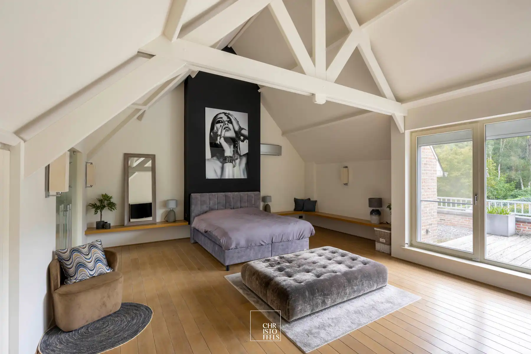 Exclusief landhuis met buitenzwembad op perceel van 2.787m² aan de bosrand. foto 10