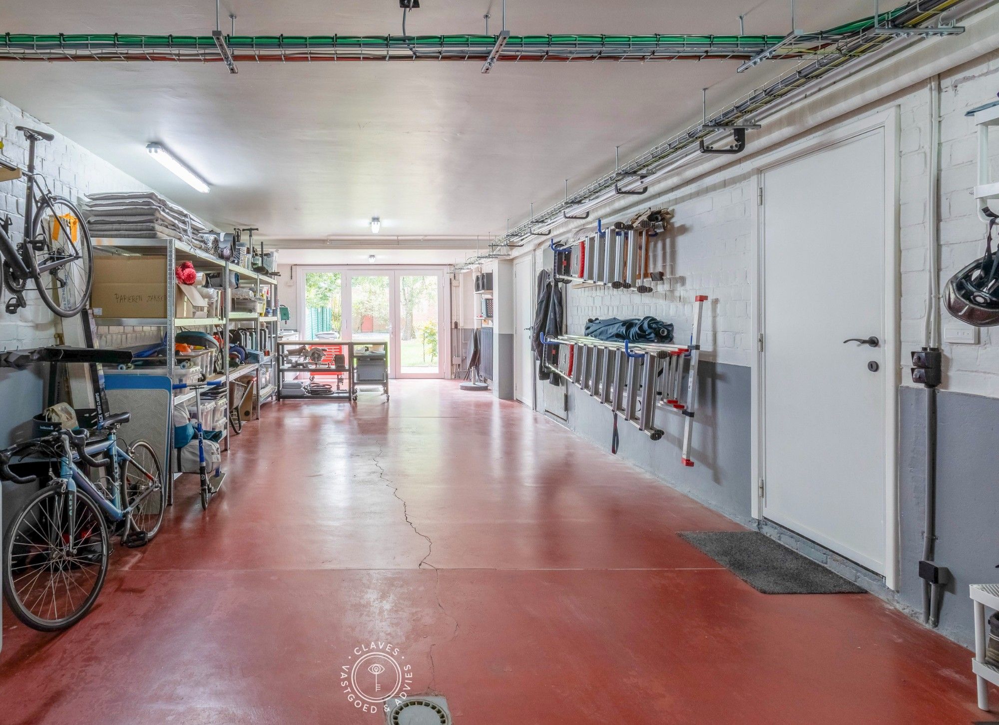 Ruime gezinswoning met karakter, garage en zonnige tuin foto 22