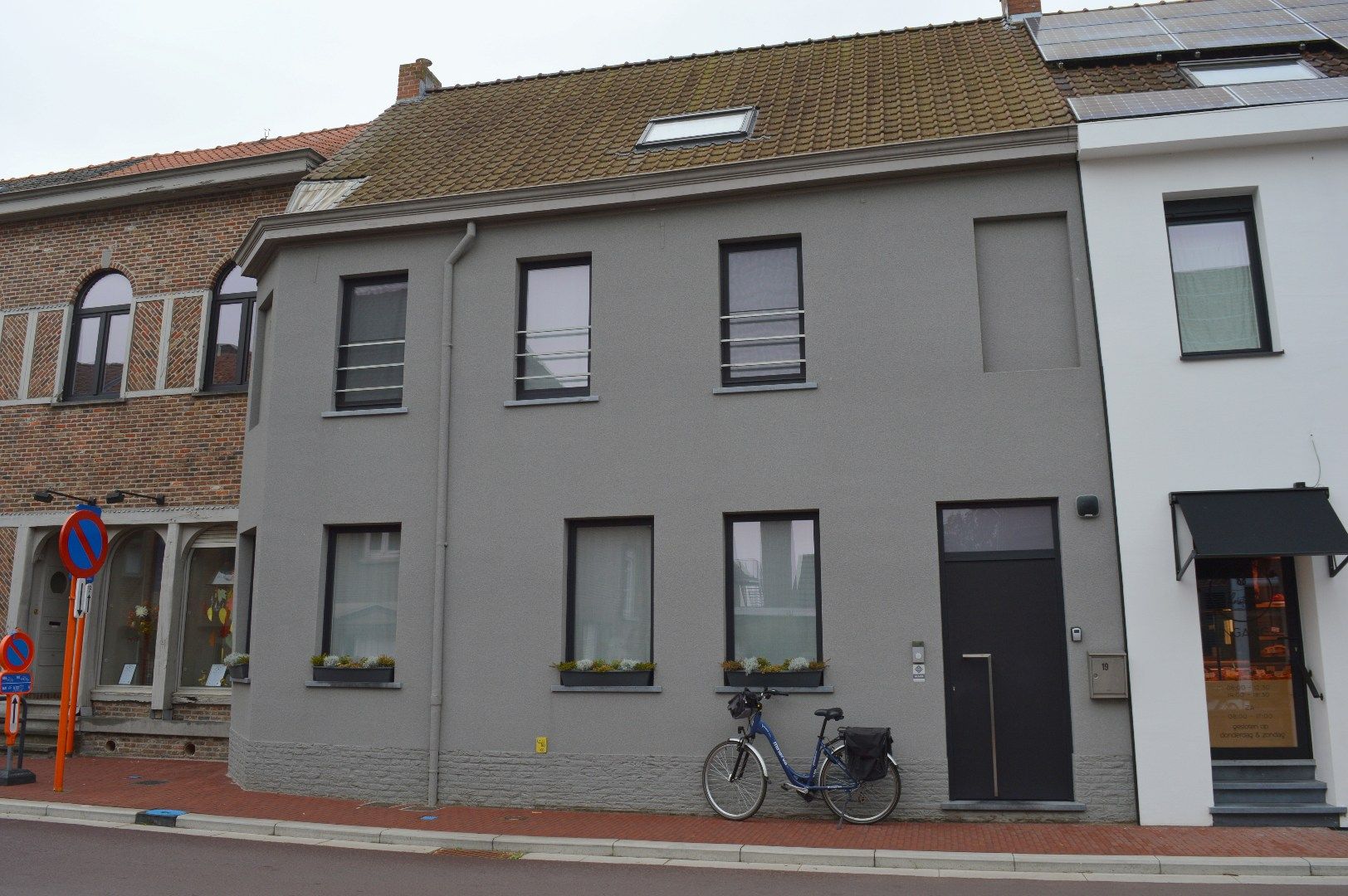 Ruime woning met garage in het centrum van Bellegem foto {{pictureIndex}}