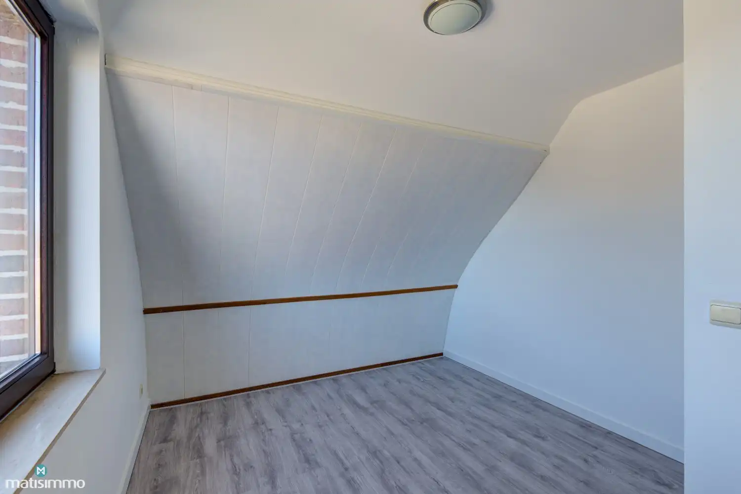 INSTAPKLAAR APPARTEMENT MET TWEE SLAAPKAMERS EN GARAGE NABIJ HET CENTRUM VAN LANAKEN foto 12