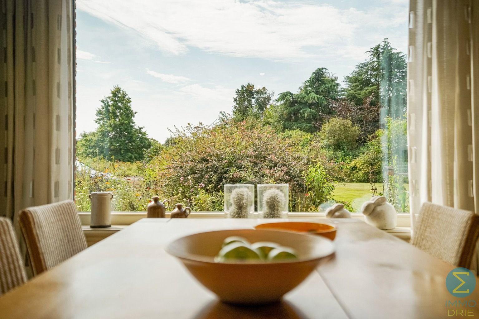 Exclusieve villa met bijgebouwen op 6.660m² grond foto 7