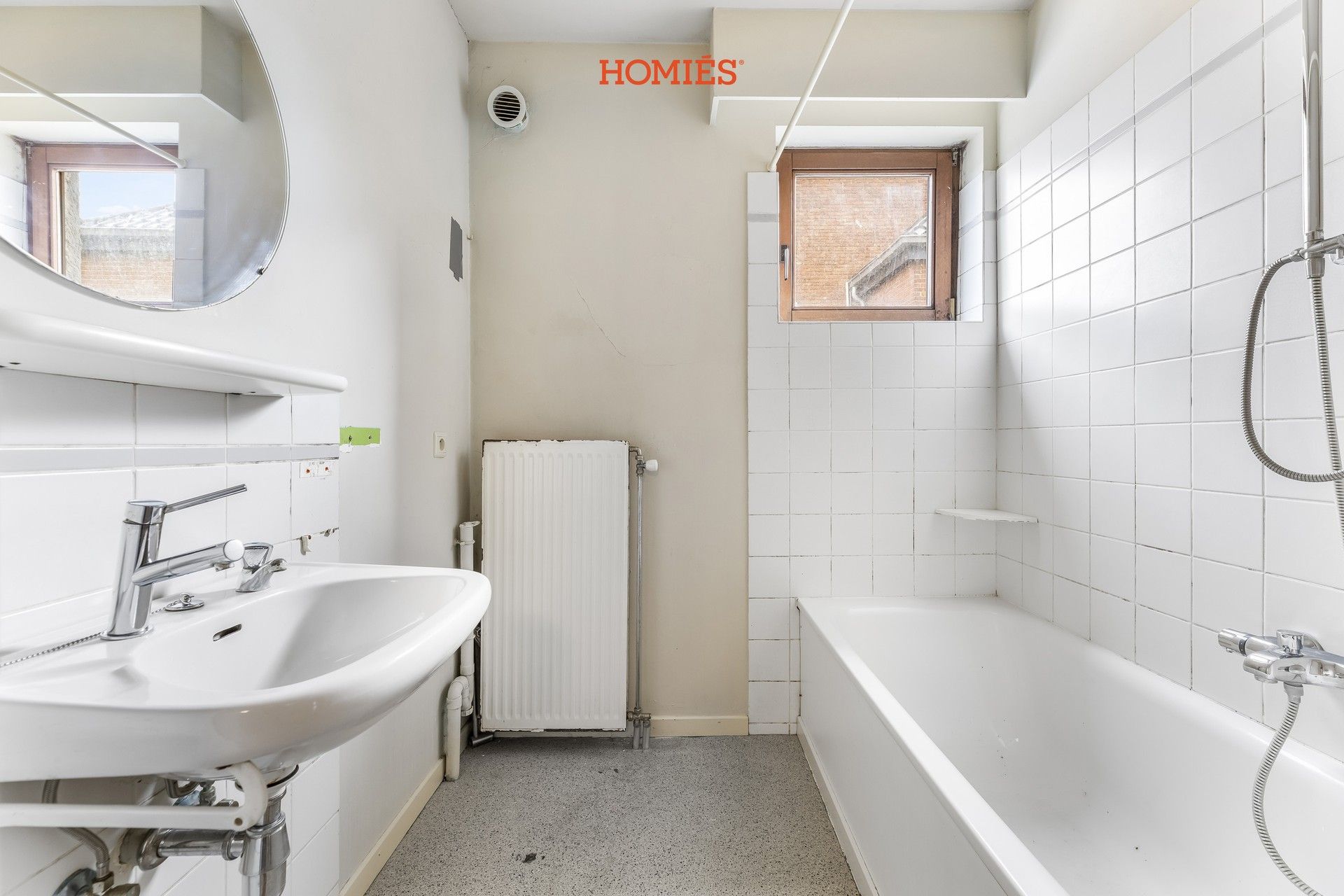 Te renoveren woning met veel potentieel foto 14