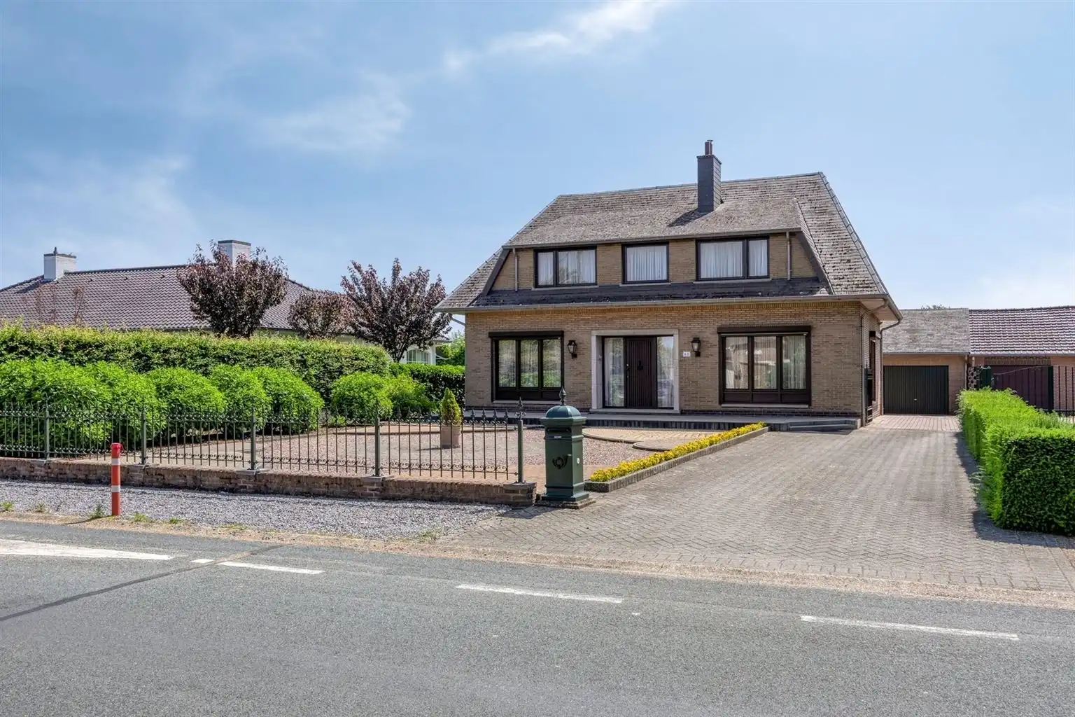 Vrijstaande woning met 4 slaapkamers, ruime tuin en garage op een riant perceel van 9a99ca, rustig gelegen nabij het centrum van Maaseik.  foto 28