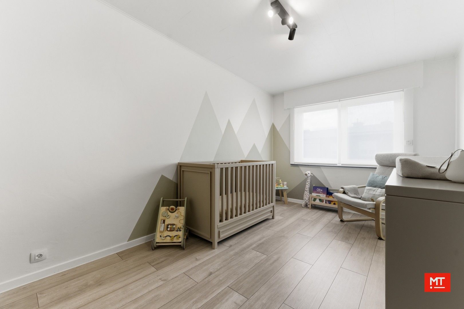 Instapklare halfopen bebouwing met 4 slaapkamers, tuin en garage op rustige ligging in Zonnebeke foto 10