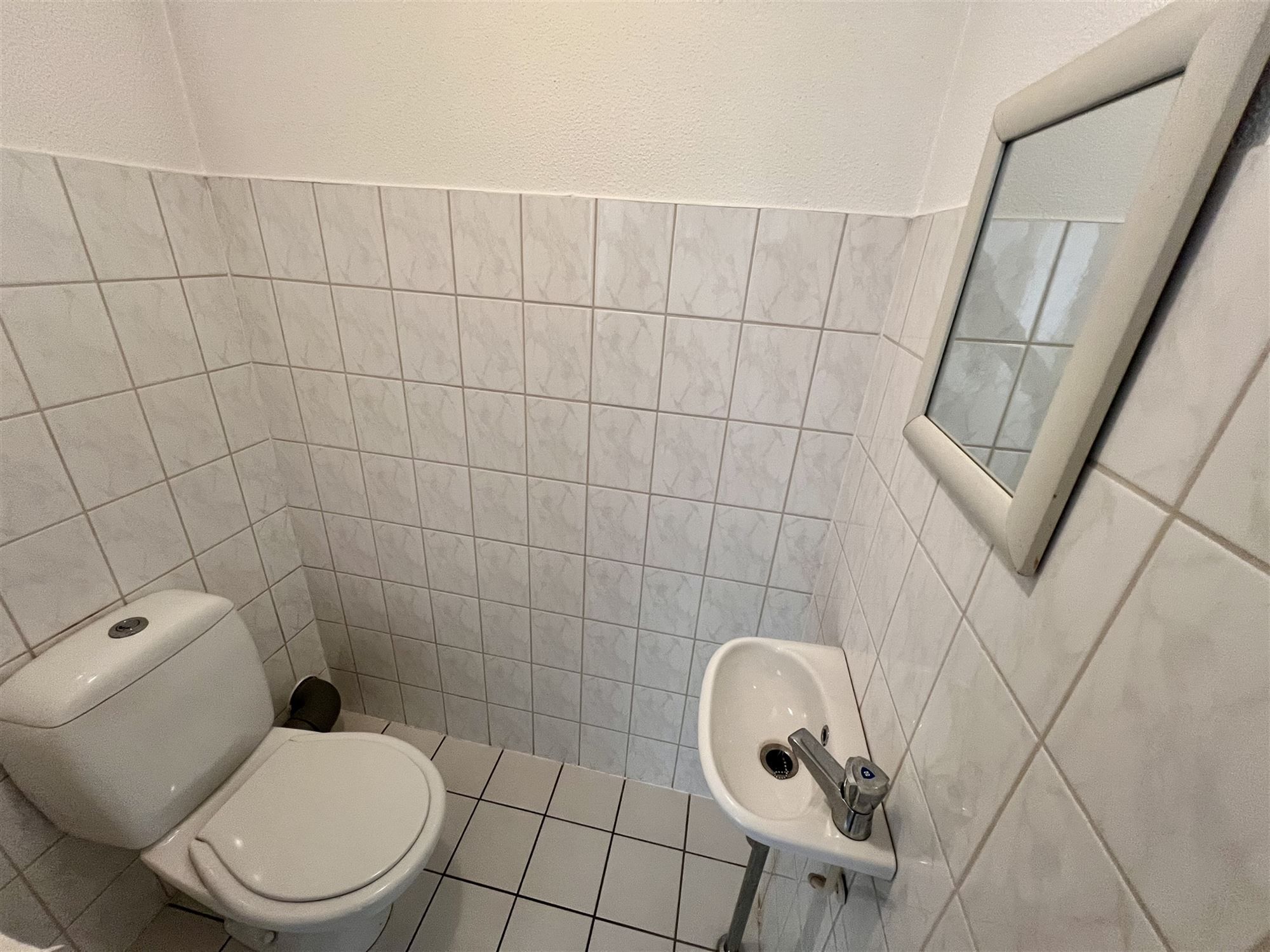 Ruim 2-slaapkamer appartement met overdekte garage. foto 12