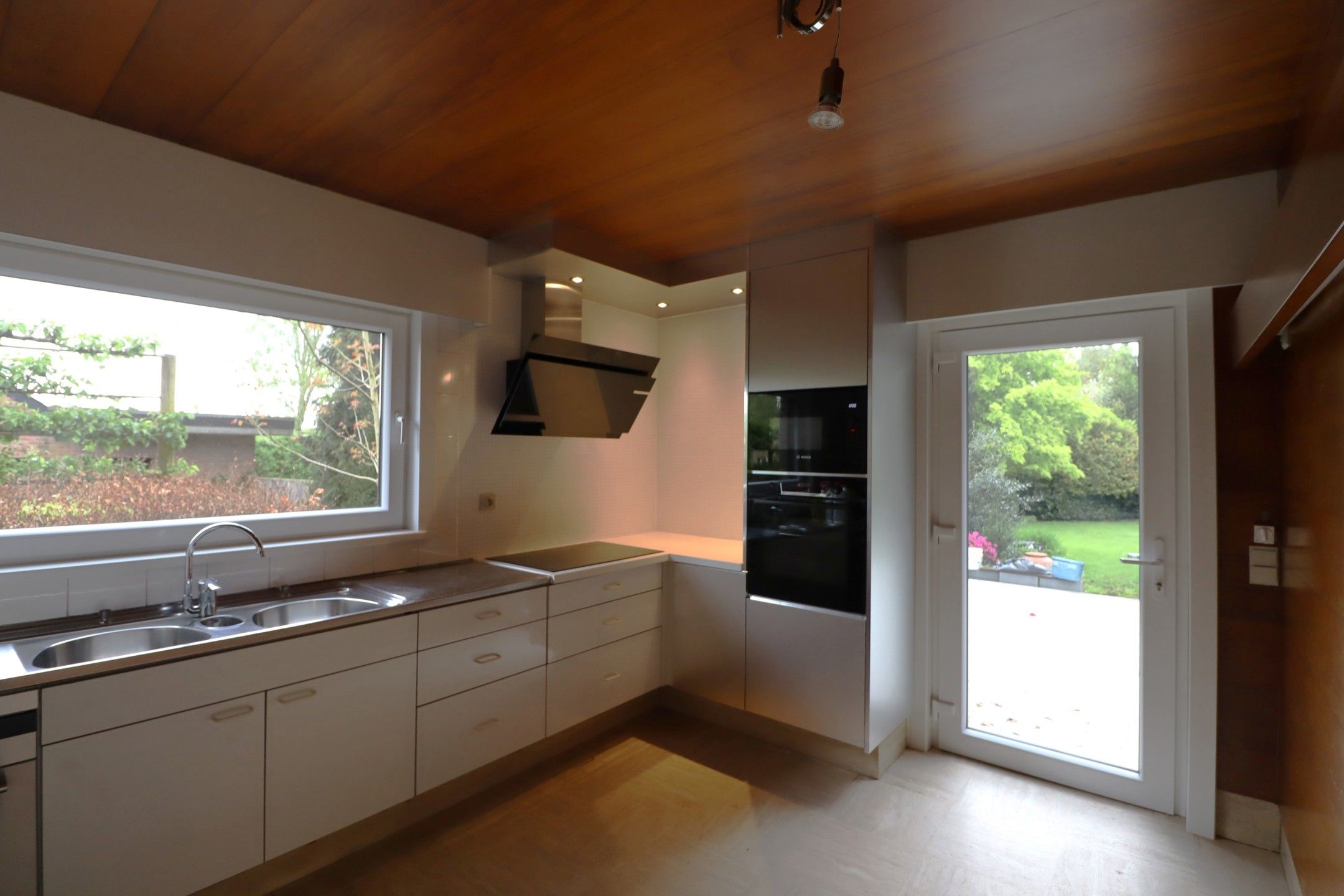 Ruim huis met tuin en Garage foto 3