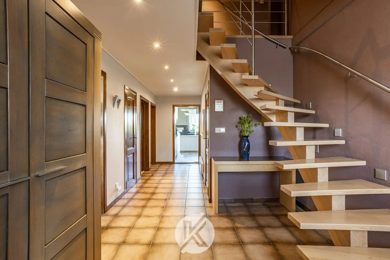 Ruime halfopen bebouwing op strategische locatie foto 7